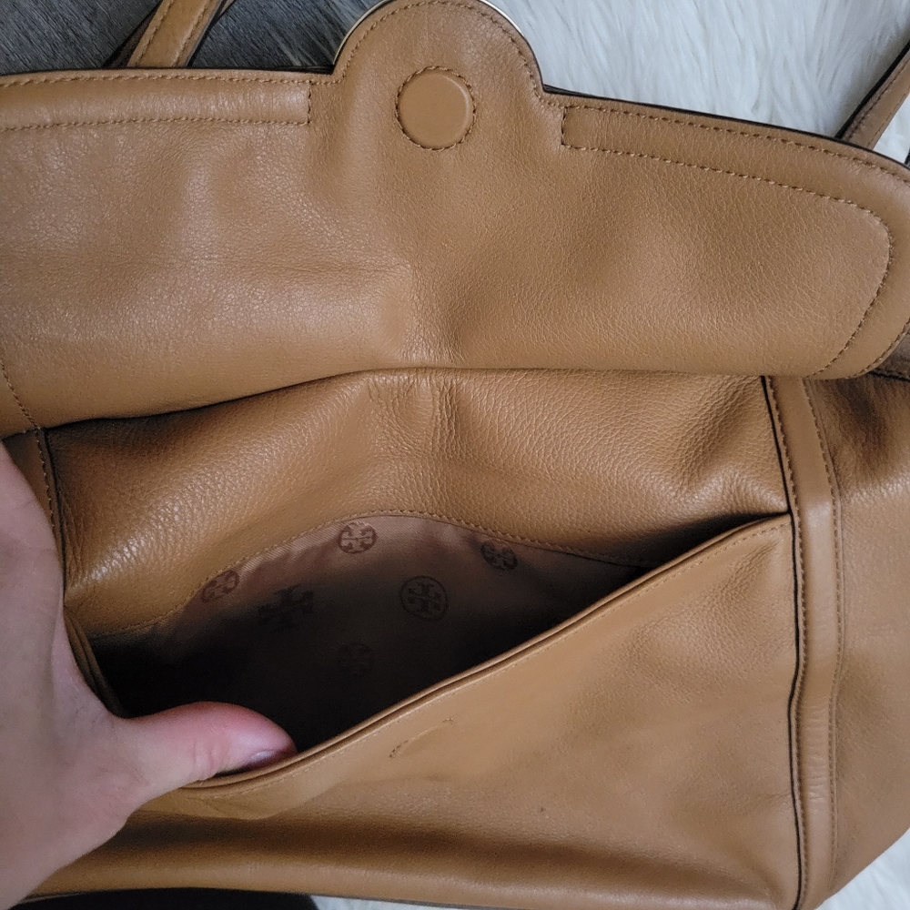 Tory Burch Amanda Easy Tote Bag in tan - Picture 8 of 16